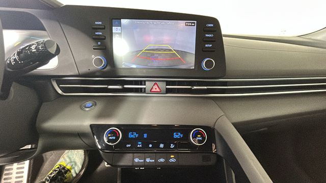 2025 Hyundai Elantra SEL - Photo 25