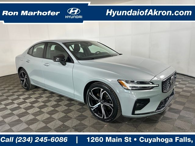 2024 Volvo S60 Core's photo