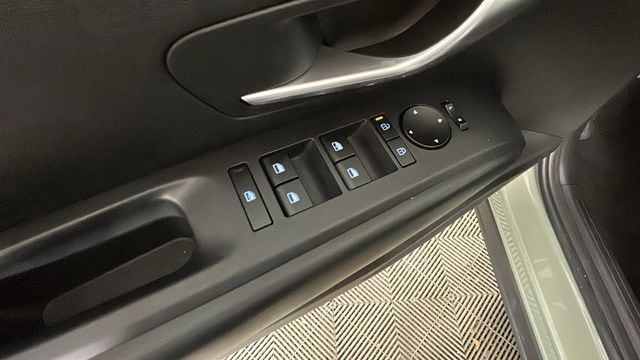 2025 Hyundai Santa Cruz SE - Photo 11