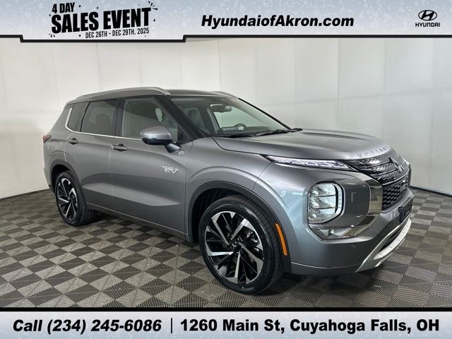 2023 Mitsubishi Outlander Plug-In Hybrid SEL's photo