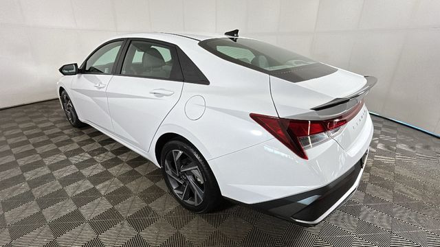 2025 Hyundai Elantra SEL - Photo 4