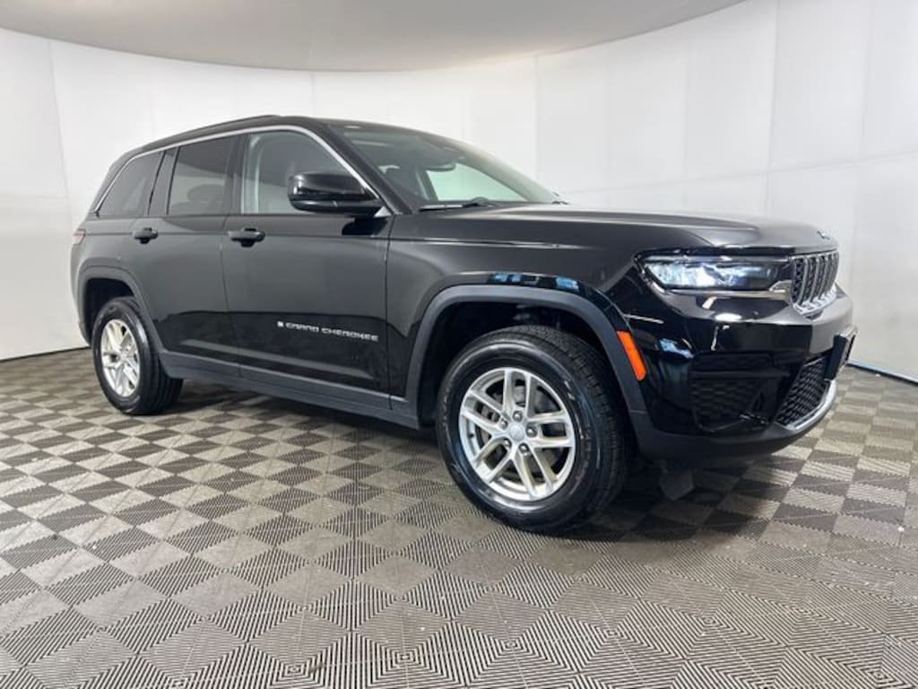 Used 2023 Jeep Grand Cherokee Laredo SUV
