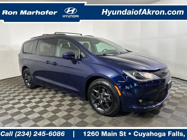 2019 Chrysler Pacifica Touring L's photo