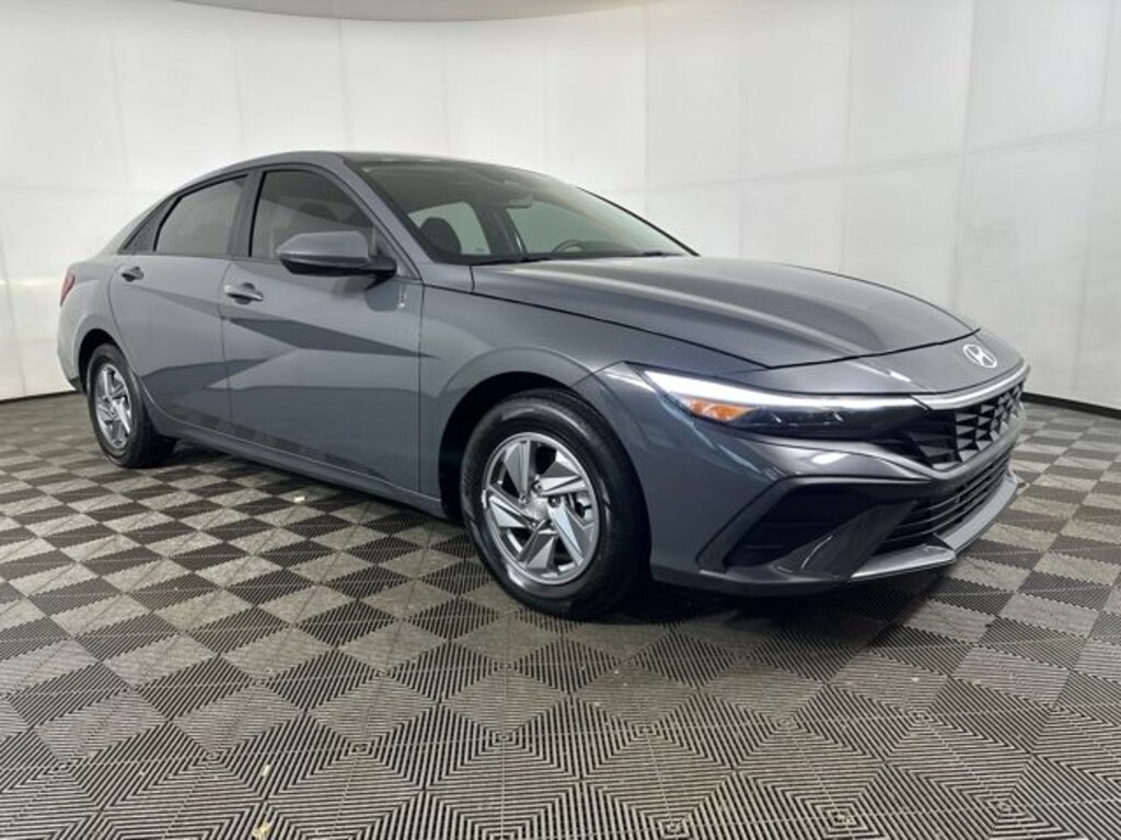 Used 2024 Hyundai Elantra SE Sedan