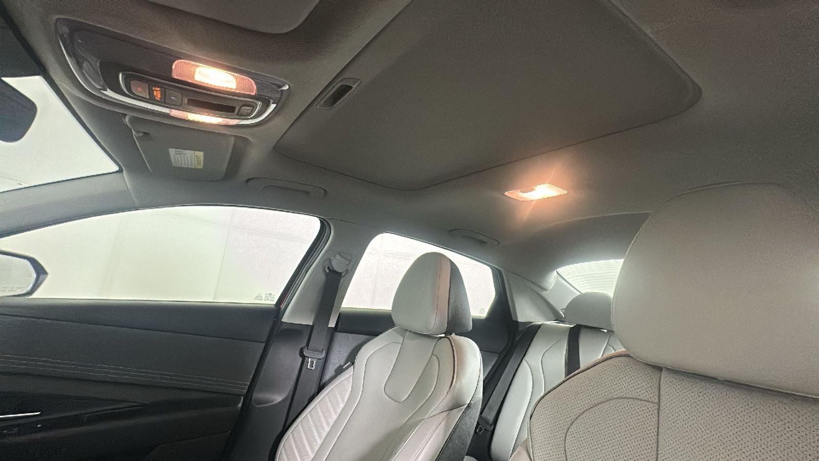 2023 Hyundai Elantra Limited - Photo 14