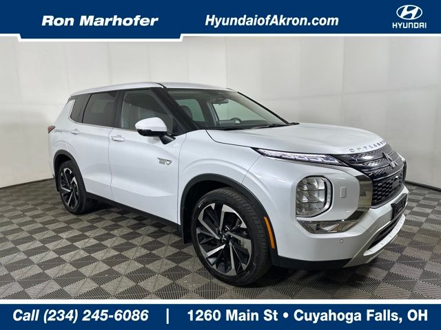 2023 Mitsubishi Outlander SE's photo