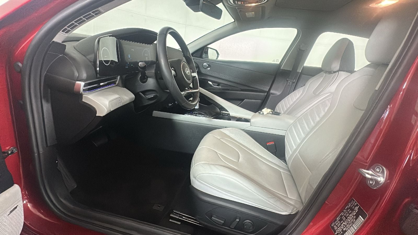 2023 Hyundai Elantra Limited - Photo 13