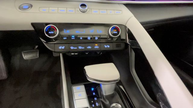 2023 Hyundai Elantra Limited - Photo 32