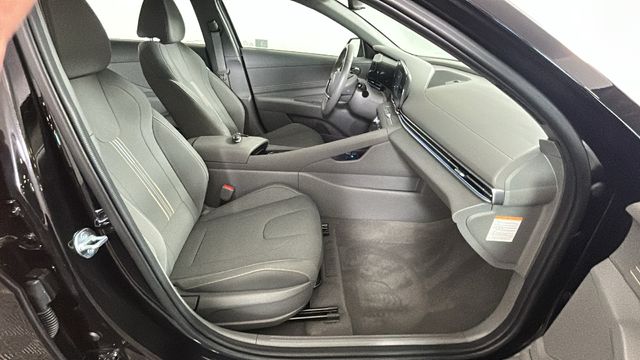 2025 Hyundai Elantra Blue - Photo 31