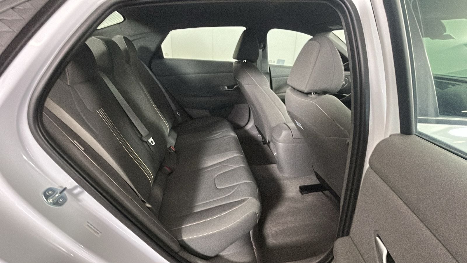 2025 Hyundai Elantra Blue - Photo 32
