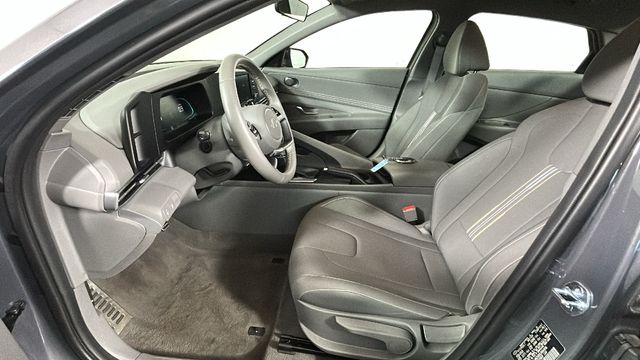 2025 Hyundai Elantra SEL - Photo 12
