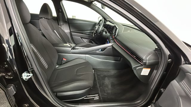 2025 Hyundai Elantra Blue - Photo 31