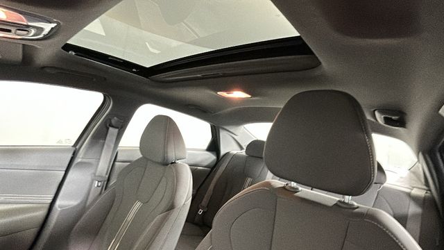 2024 Hyundai Elantra SEL - Photo 12
