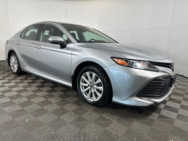 2019 Toyota Camry LE photo 2