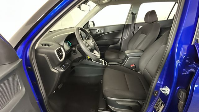 2025 Hyundai Venue SE - Photo 11