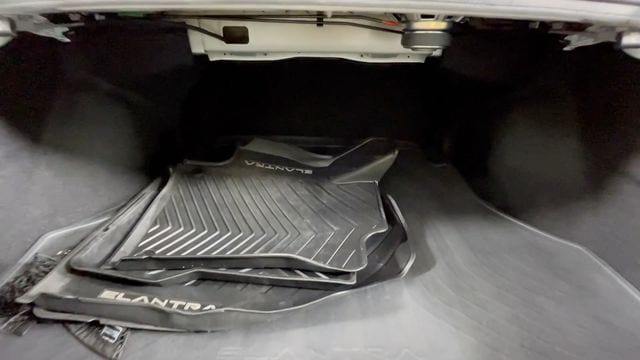 2023 Hyundai Elantra Limited - Photo 13