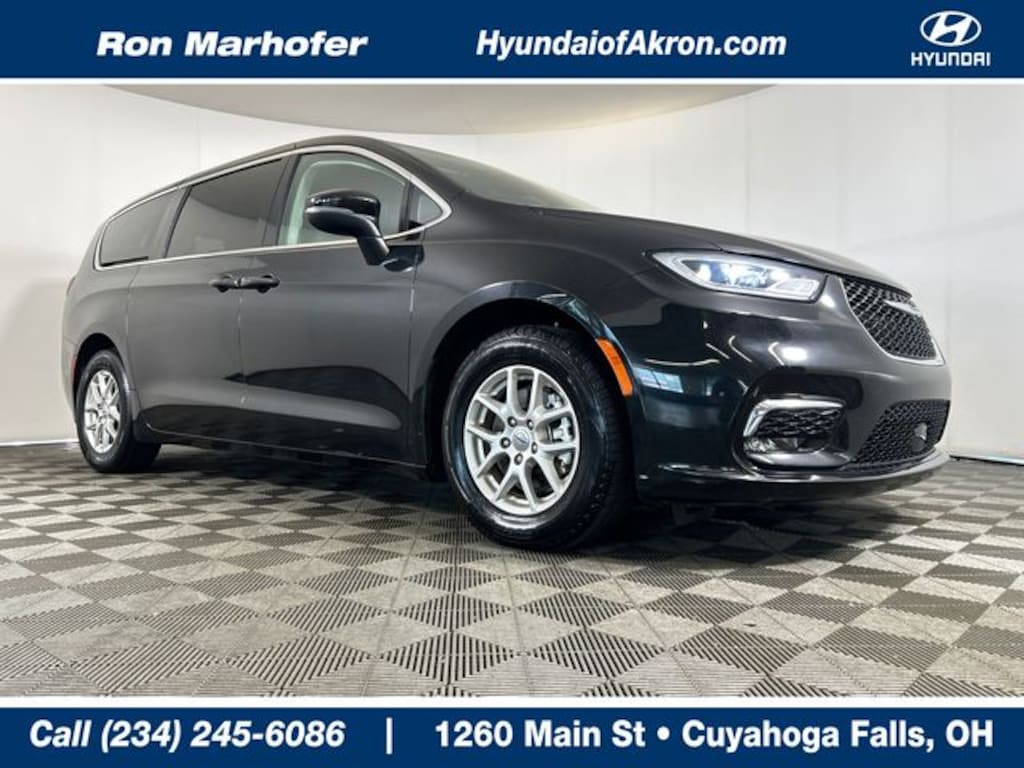 Used 2023 Chrysler Pacifica Touring L Minivan/Van