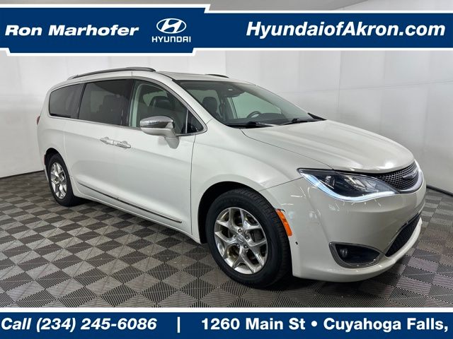 2019 Chrysler Pacifica Limited's photo