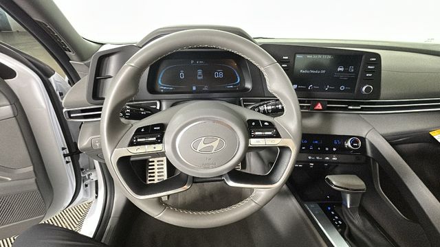 2025 Hyundai Elantra SEL - Photo 14
