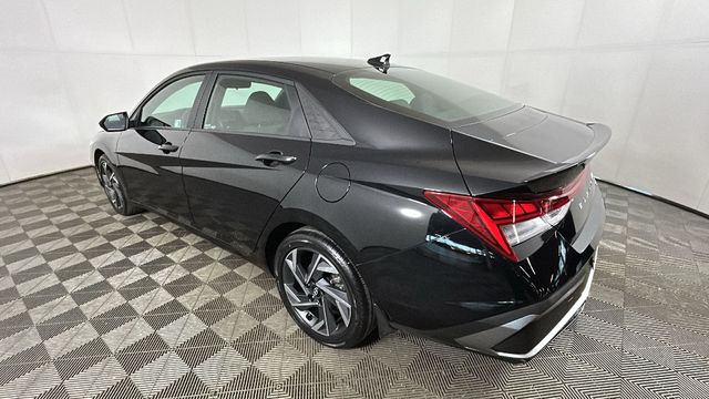 2025 Hyundai Elantra Blue - Photo 5
