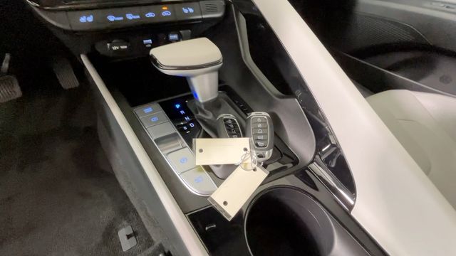 2023 Hyundai Elantra Limited - Photo 30