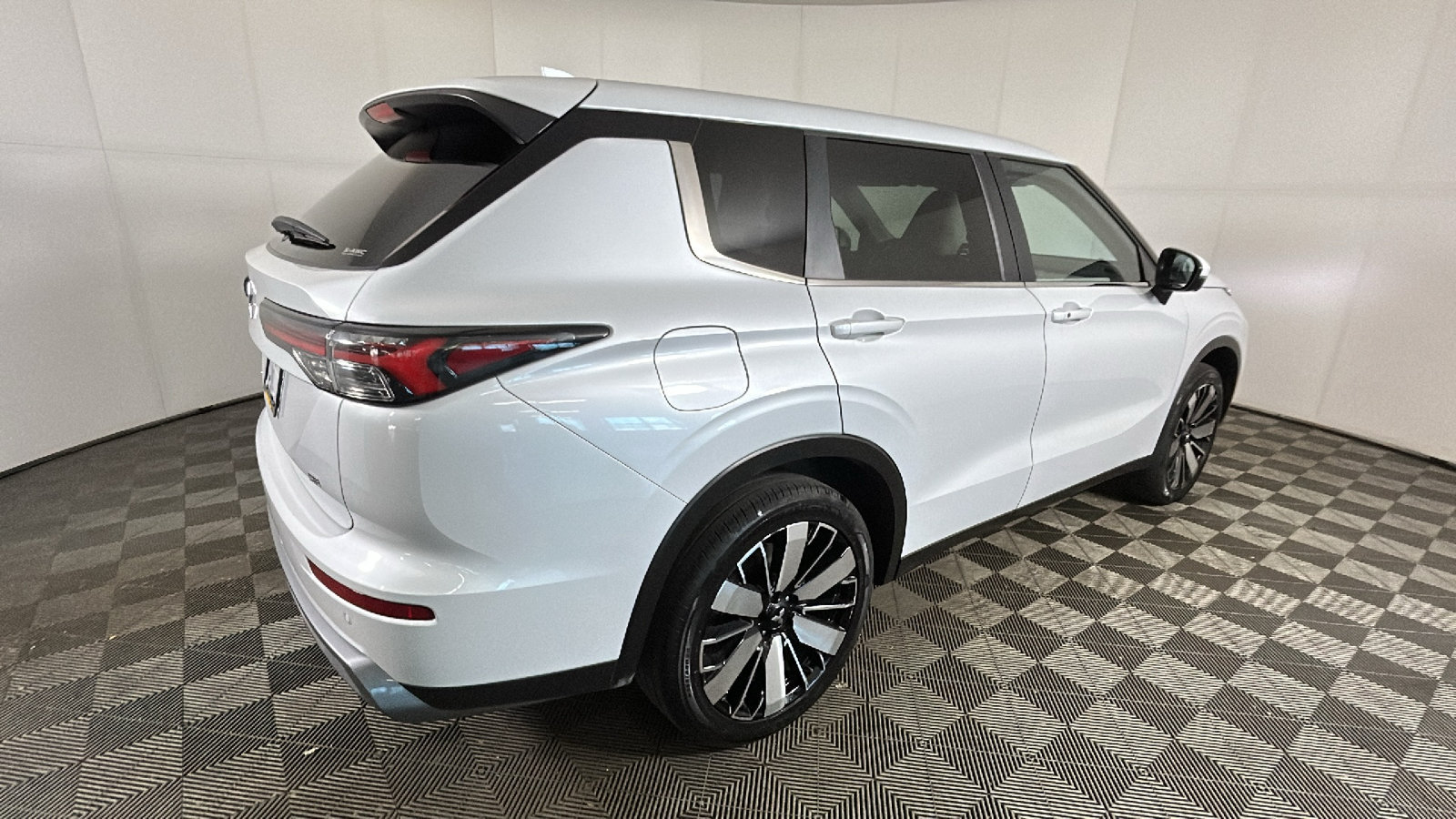 Used 2025 Mitsubishi Outlander SE SUV