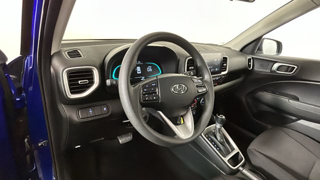 2025 Hyundai Venue SE - Photo 13