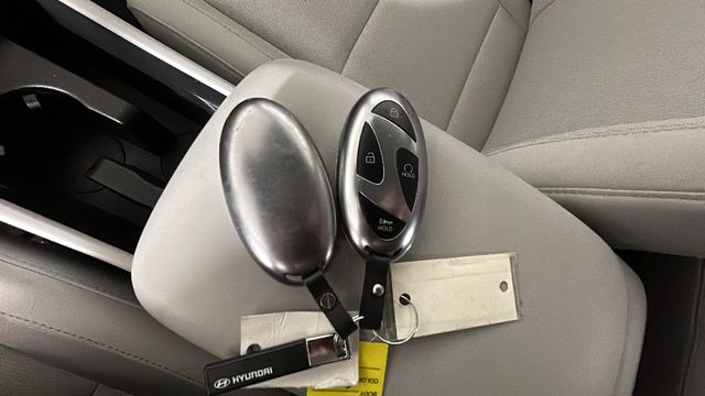 2025 Hyundai Kona SEL - Photo 21