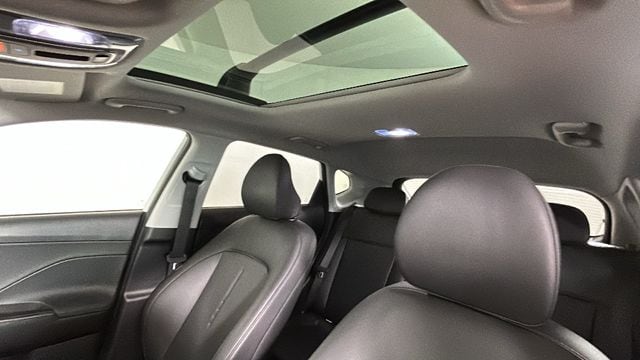 2025 Hyundai Kona Limited - Photo 13