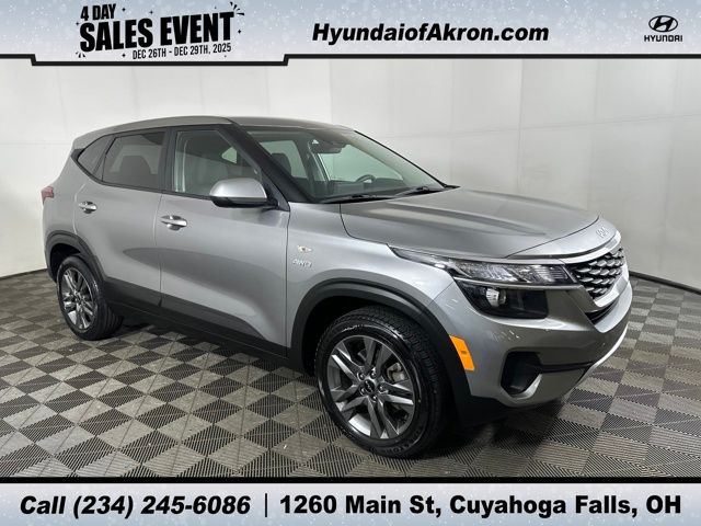 2023 Kia Seltos LX's photo