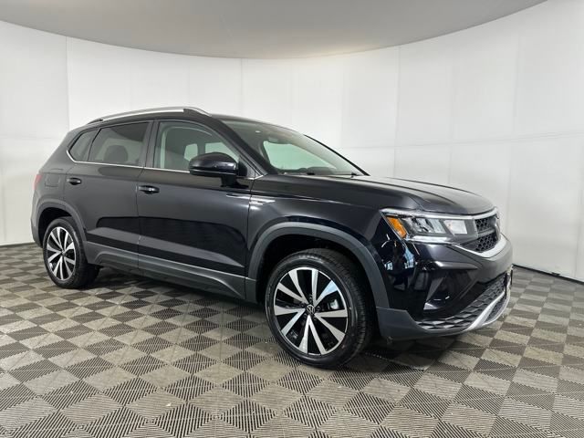 Used 2024 Volkswagen Taos SE with VIN 3VVSX7B22RM008947 for sale in Cuyahoga Falls, OH