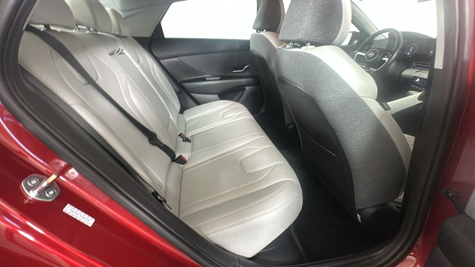 2023 Hyundai Elantra Limited - Photo 35