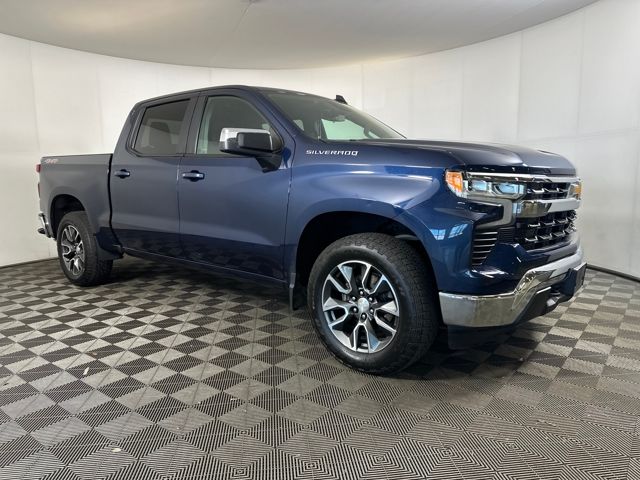 2022 Chevrolet Silverado 1500 LT photo 2