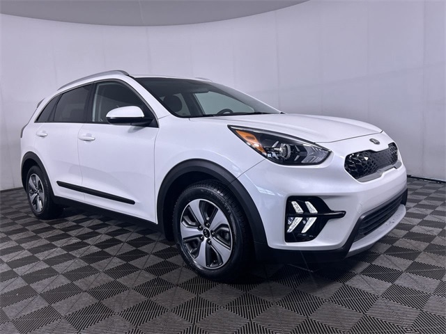 Used 2021 Kia Niro LX with VIN KNDCB3LC2M5489136 for sale in Cuyahoga Falls, OH