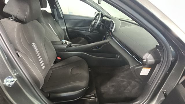 2025 Hyundai Elantra Blue - Photo 31