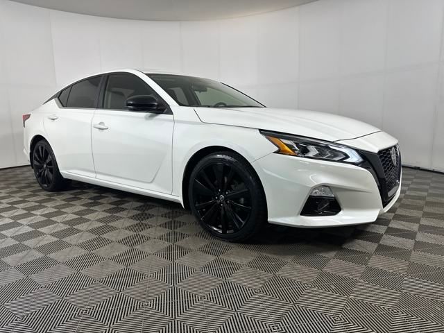Used 2022 Nissan Altima SR with VIN 1N4BL4CW5NN370710 for sale in Cuyahoga Falls, OH
