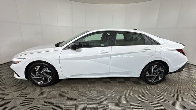 2025 Hyundai Elantra SEL - Photo 5