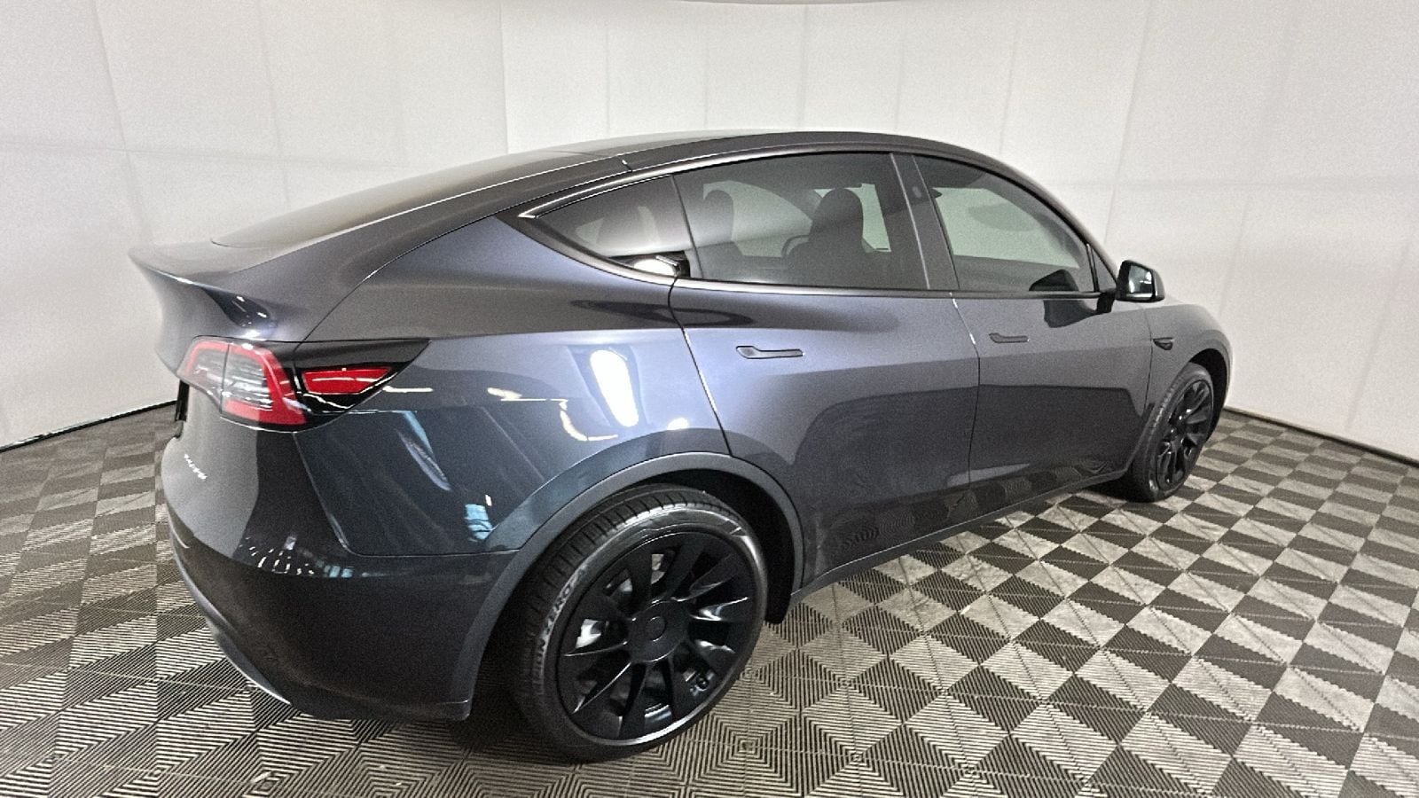 Used 2024 Tesla Model Y Long Range with VIN 7SAYGDEE3RA237400 for sale in Cuyahoga Falls, OH