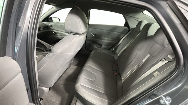 2025 Hyundai Elantra SEL - Photo 27