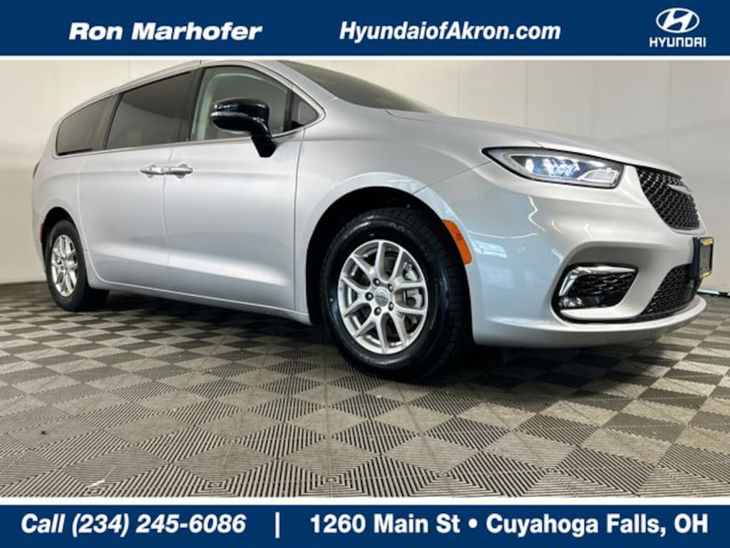 Used 2024 Chrysler Pacifica Touring L Minivan/Van