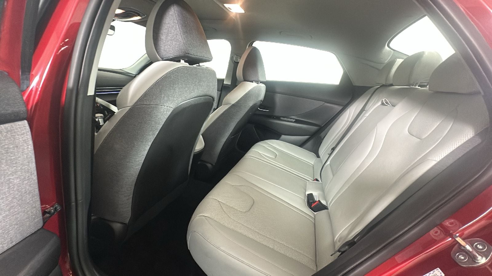 2023 Hyundai Elantra Limited - Photo 31