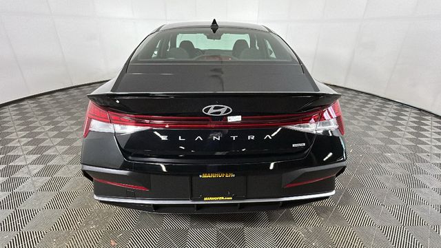 2025 Hyundai Elantra Blue - Photo 4