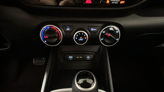 2025 Hyundai Venue SE - Photo 21
