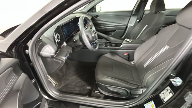 2025 Hyundai Elantra Blue - Photo 12