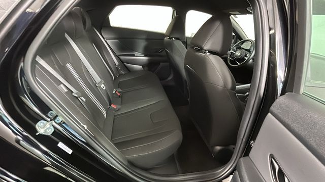 2025 Hyundai Elantra Blue - Photo 30