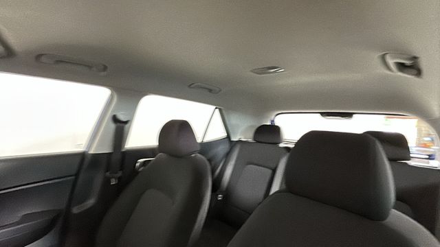 2025 Hyundai Venue SE - Photo 12