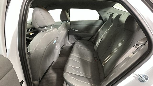 2025 Hyundai Elantra SEL - Photo 26