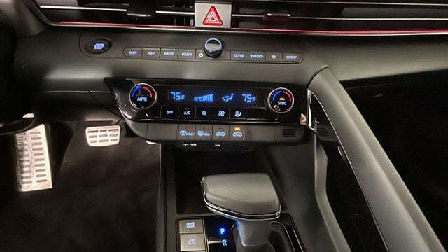 2025 Hyundai Elantra Blue - Photo 23