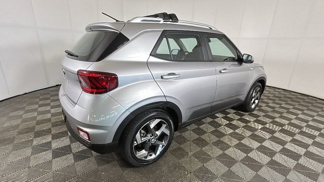 2023 Hyundai Venue SEL - Photo 2