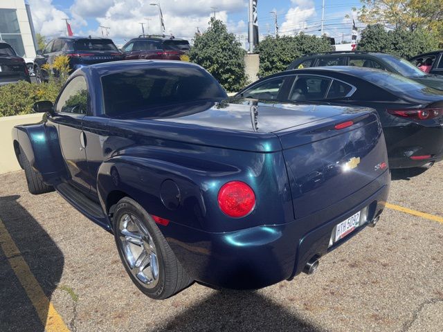 2005 Chevrolet SSR Base photo 2